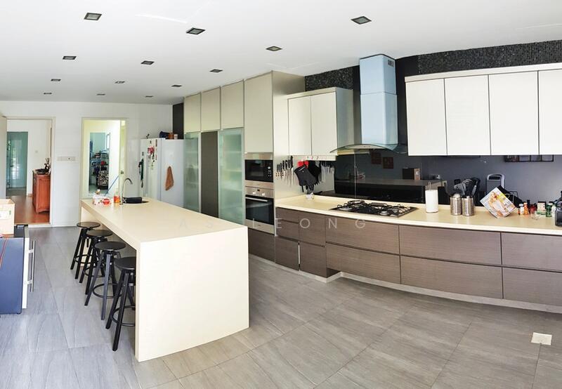 For Rent - 800m Walk to MRT station! House w Big Garden and Pool near Australian, American, French, Nexus Sch