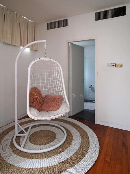 For Rent - 800m Walk to MRT station! House w Big Garden and Pool near Australian, American, French, Nexus Sch