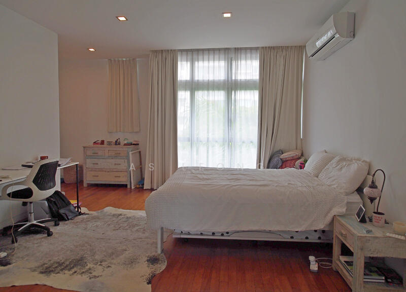 For Rent - 800m Walk to MRT station! House w Big Garden and Pool near Australian, American, French, Nexus Sch