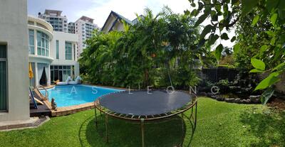 For Rent - 800m Walk to MRT station! House w Big Garden and Pool near Australian, American, French, Nexus Sch