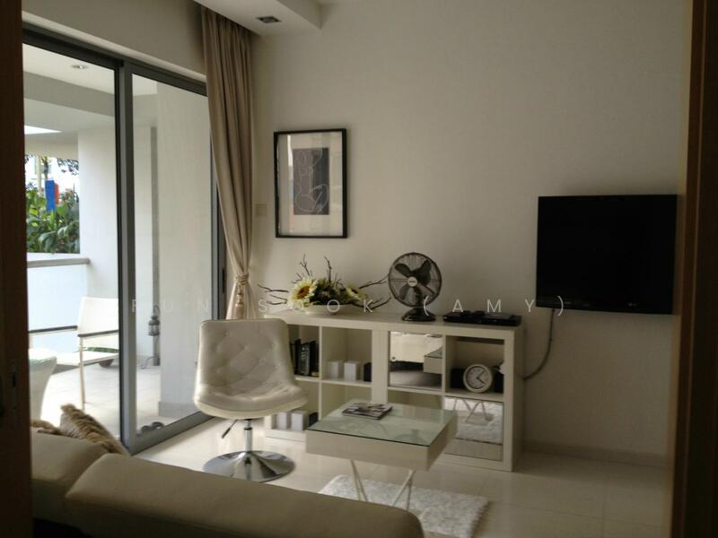 Oxford Suites Apartment For Sale at S$ 2,000,000 | PropertyGuru Singapore