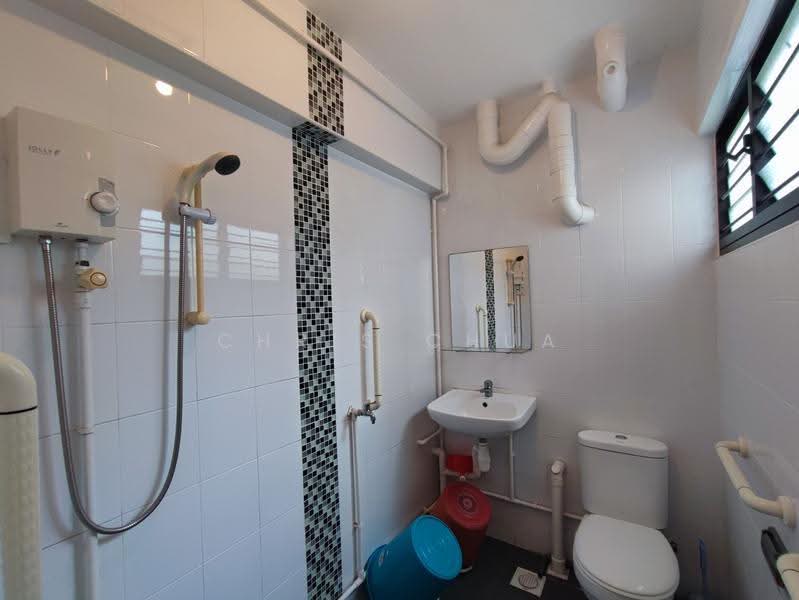 208 Bukit Batok Street 21, 208 Bukit Batok Street 21, Dairy Farm / Bukit Panjang / Choa Chu Kang, 2 Bedrooms, 785 sqft, HDB Flat For Rent, by Chris Chua, 19130233 - Bathroom - PropertyGuru.com.sg