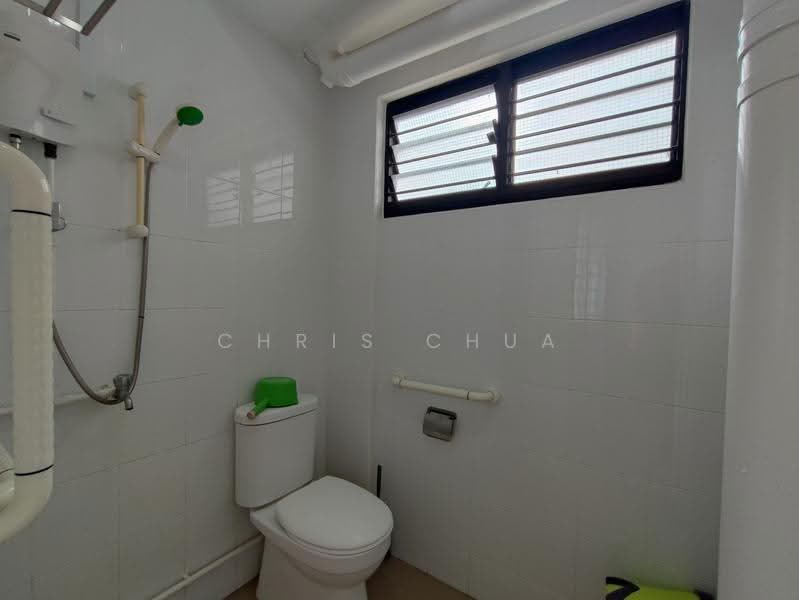 208 Bukit Batok Street 21, 208 Bukit Batok Street 21, Dairy Farm / Bukit Panjang / Choa Chu Kang, 2 Bedrooms, 785 sqft, HDB Flat For Rent, by Chris Chua, 19130233 - Bathroom - PropertyGuru.com.sg
