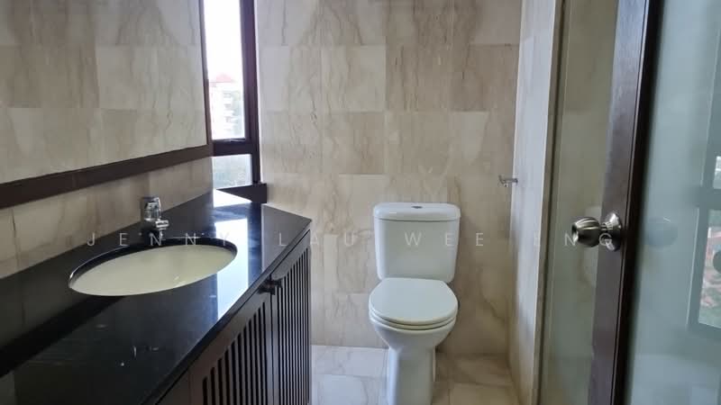 Sommerville Park, 73 Farrer Drive, 3 Bedrooms, 1,948 sqft, Condominium For Rent, by Jenny Lau Wee Eng, 19157294 - Master bath - PropertyGuru.com.sg