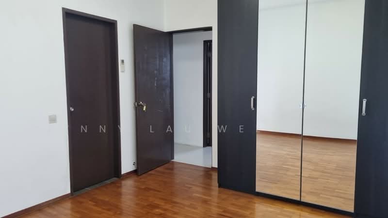 Sommerville Park, 73 Farrer Drive, 3 Bedrooms, 1,948 sqft, Condominium For Rent, by Jenny Lau Wee Eng, 19157294 - Wardrobe in bedroom 1 - PropertyGuru.com.sg