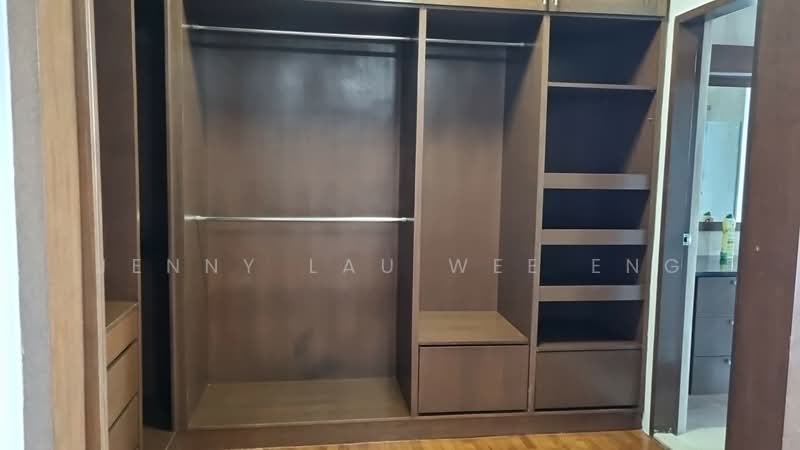 Sommerville Park, 73 Farrer Drive, 3 Bedrooms, 1,948 sqft, Condominium For Rent, by Jenny Lau Wee Eng, 19157294 - Walk-in wardrobe - PropertyGuru.com.sg