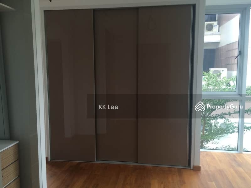 Master Walk-in wardrobe