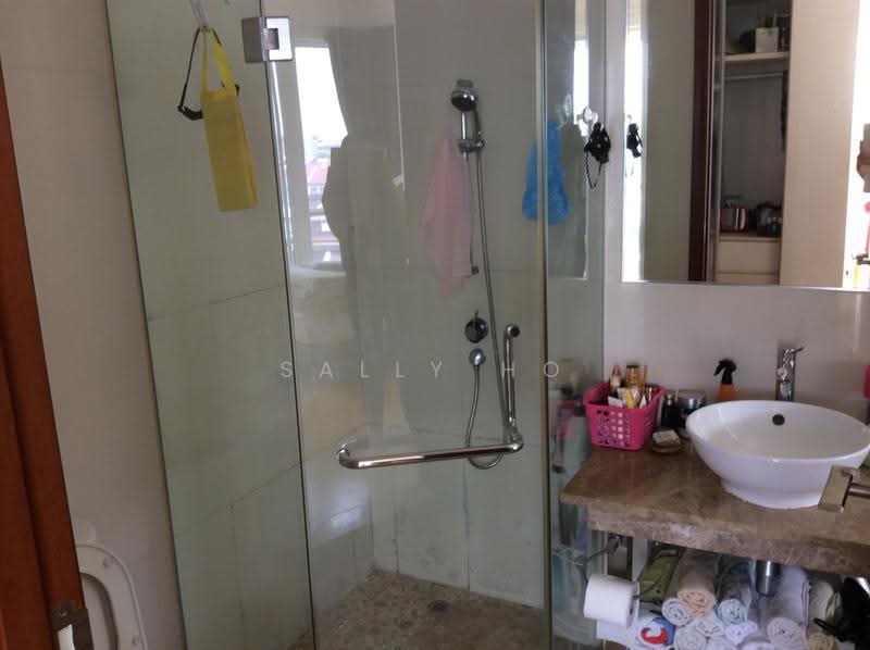 Grosvenor View, 3 Lengkong Empat, Eunos / Geylang / Paya Lebar, 3 Bedrooms, 1,249 sqft, Condominium For Rent, by Sally Ho, 19211919 - Master bathroom standing shower - PropertyGuru.com.sg