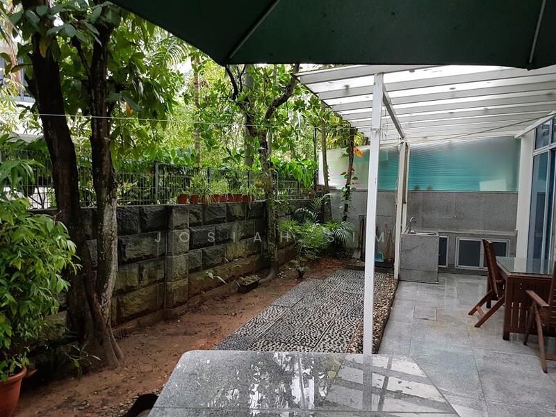 GARDEN FITTED WITH WET KITCHEN