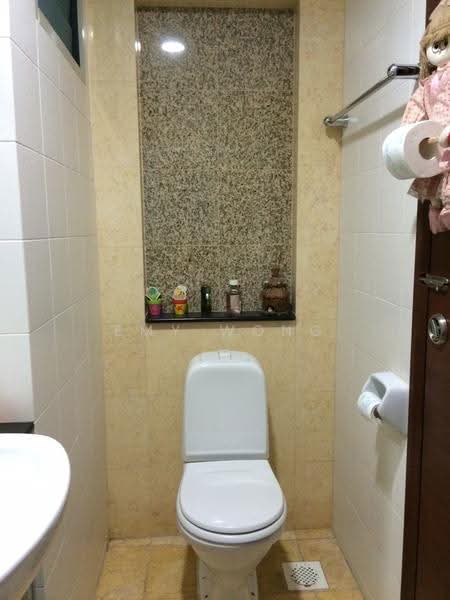 Rosewood, 1 Rosewood Drive, Admiralty / Woodlands, 3 Bedrooms, 1,173 sqft, Condominium For Sale, by Emy Wong, 19233599 - Common bathroom - PropertyGuru.com.sg
