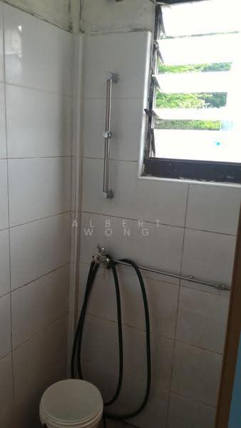 Walk up 113 Owen road, Owen Road, Farrer Park / Serangoon Rd, 3 Bedrooms, 1,400 sqft, Walk-up Apartment For Rent, by Albert Wong, 19238200 - Common Toilet - PropertyGuru.com.sg