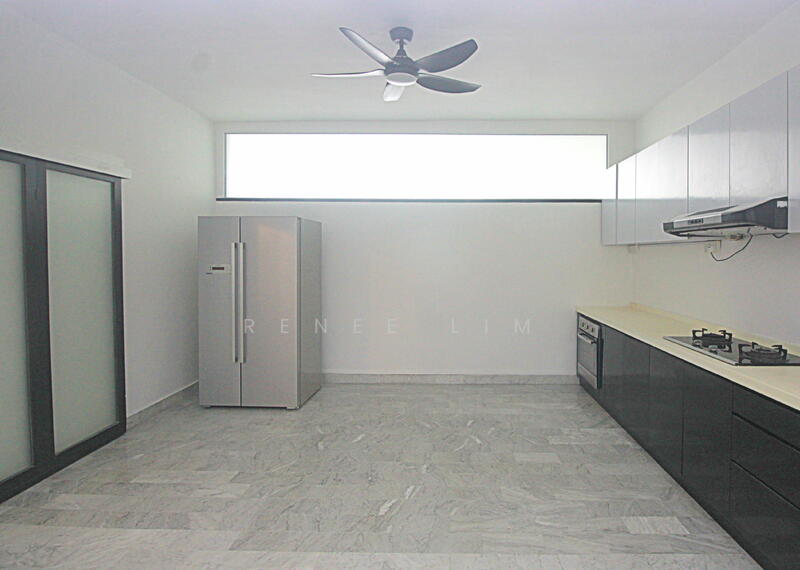 Large and bright kitchen