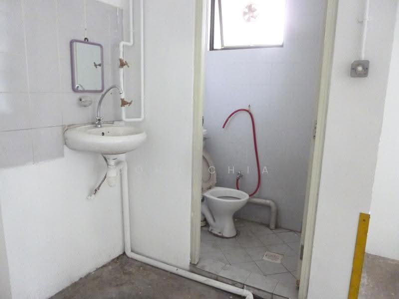 MAE Building, 48 MacTaggart Road, Macpherson / Potong Pasir, 1,897 sqft, Light Industrial (B1) For Rent, by John Chia, 19253539 - Bathroom - CommercialGuru.com.sg
