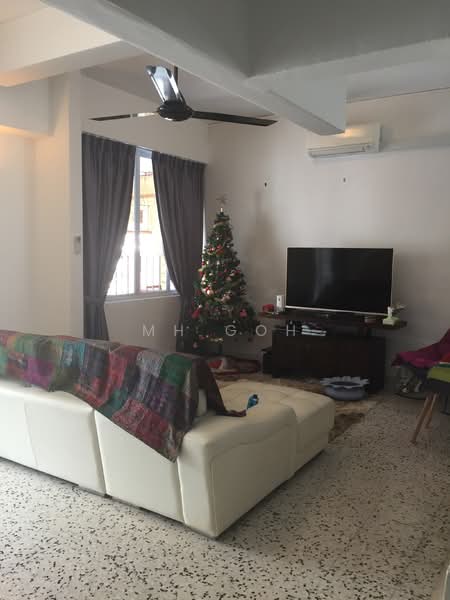 @@ Walk to BISHAN MRT & JUNCTION 8 @@ Quaint Quiet Terrace for Rent, , 3 Bedrooms, 3,000 sqft, Terraced House For Rent, by MH Goh, 19254125 - Living - PropertyGuru.com.sg