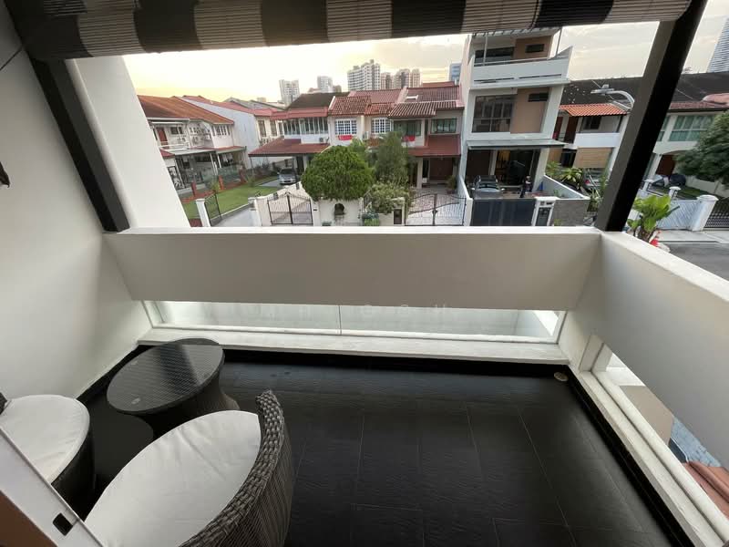 @@ Walk to BISHAN MRT & JUNCTION 8 @@ Quaint Quiet Terrace for Rent, , 3 Bedrooms, 3,000 sqft, Terraced House For Rent, by MH Goh, 19254125 - Bedroom 2 Balcony - PropertyGuru.com.sg