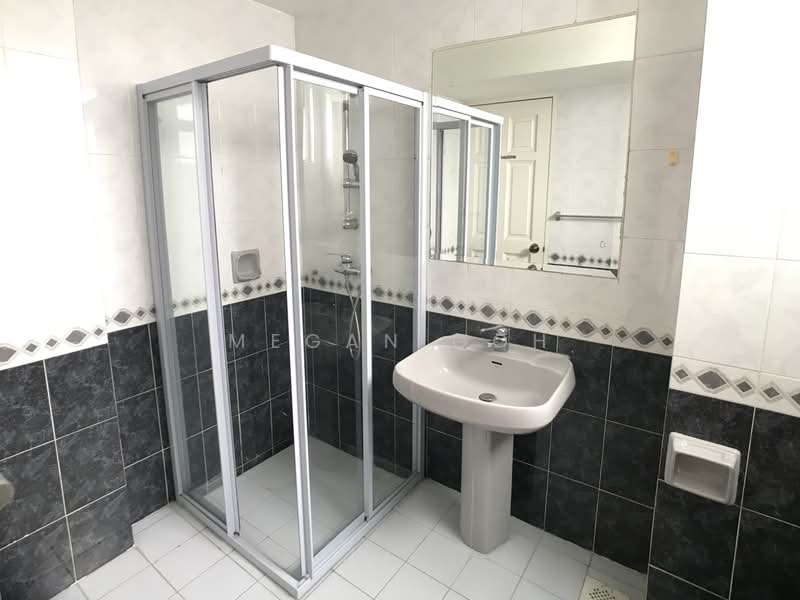 Elias Green, 1 Elias Road, 3 Bedrooms, 1,528 sqft, Condominium For Rent, by Megan Goh, 19269902 - Common Bathroom - PropertyGuru.com.sg