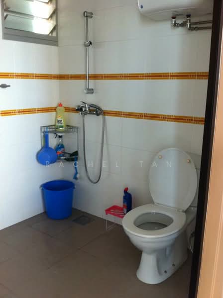22 Ghim Moh Link, 22 Ghim Moh Link, Room Rental, 150 sqft, HDB Flat For Rent, by Rachel Tan, 19280006 - Common toilet - PropertyGuru.com.sg