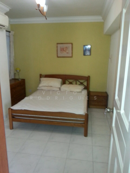 Bedroom with queen size bed