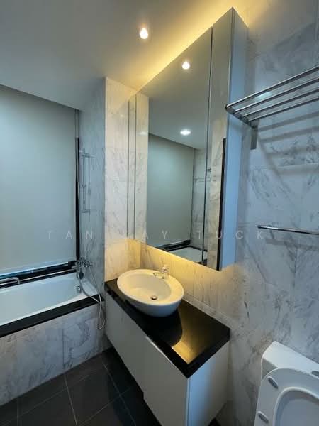 Riviera Residences, 11 Riviera Drive, 3 Bedrooms, 1,593 sqft, Condominium For Rent, by Tan Kay Tuck, 19293101 - master bathroom - PropertyGuru.com.sg