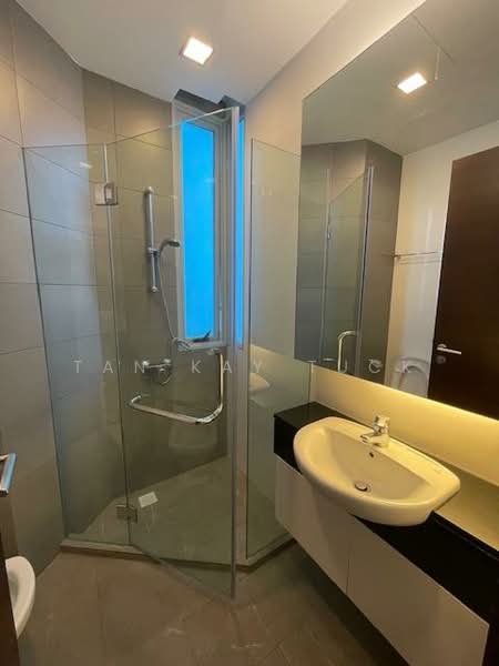 Riviera Residences, 11 Riviera Drive, 3 Bedrooms, 1,593 sqft, Condominium For Rent, by Tan Kay Tuck, 19293101 - shared bathroom - PropertyGuru.com.sg