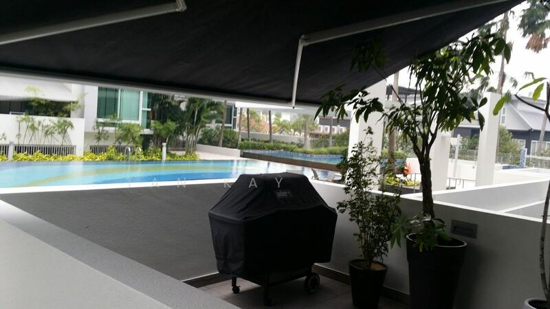 patio with retractable awning