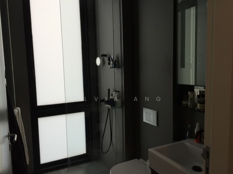 Martin No 38, 38 Martin Road, 3 Bedrooms, 1,485 sqft, Apartment For Rent, by Silvia Ang, 19315530 - Common Bathroom - PropertyGuru.com.sg