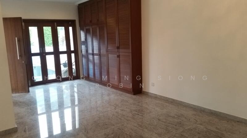 Spacious living room