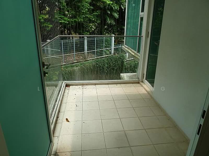 Parc Emily, 5 Mount Emily Road, 4 Bedrooms, 1,733 sqft, Condominium For Rent, by Lim Yew Cheong, 19337014 - bacony near to kitchen - PropertyGuru.com.sg