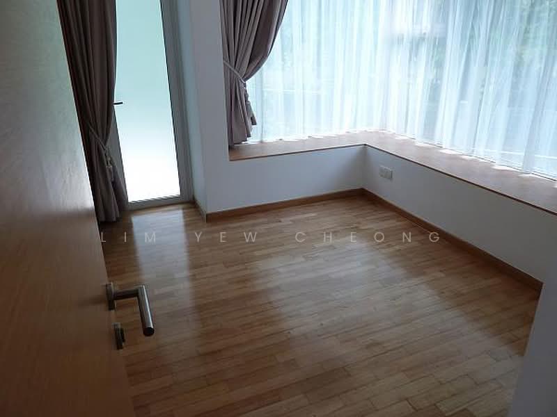 Parc Emily, 5 Mount Emily Road, 4 Bedrooms, 1,733 sqft, Condominium For Rent, by Lim Yew Cheong, 19337014 - Junior master room - PropertyGuru.com.sg
