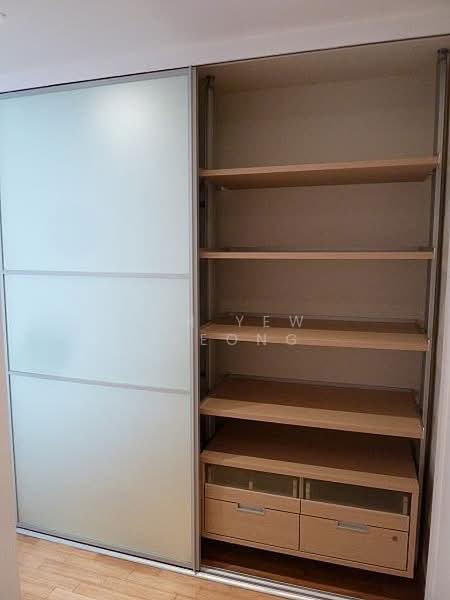 Parc Emily, 5 Mount Emily Road, 4 Bedrooms, 1,733 sqft, Condominium For Rent, by Lim Yew Cheong, 19337014 - master room wardrobe - PropertyGuru.com.sg