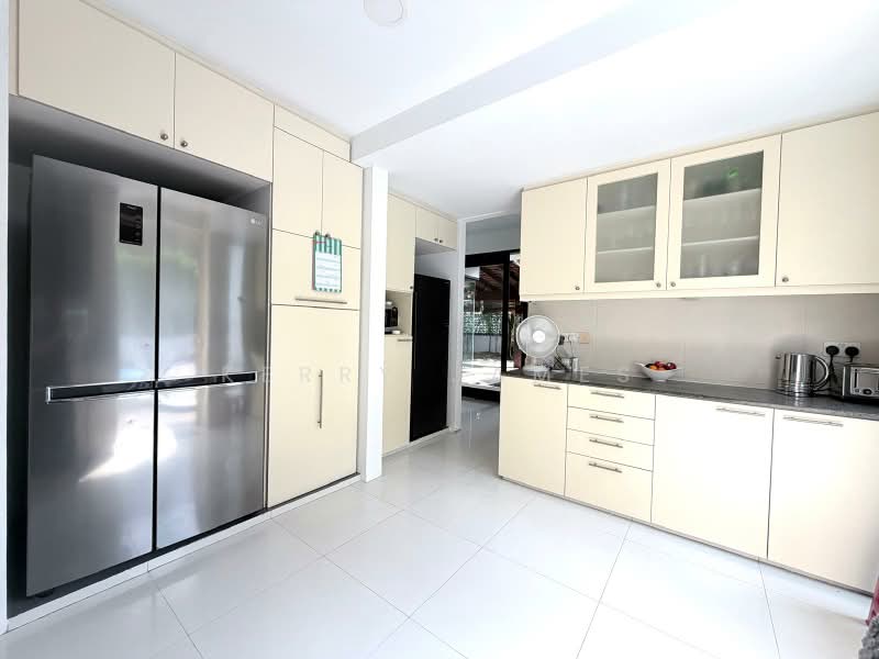 Sunset Square, Sunset Square, 7 Bedrooms, 4,000 sqft, Bungalow House For Rent, by Kerry James, 19345054 - PropertyGuru.com.sg