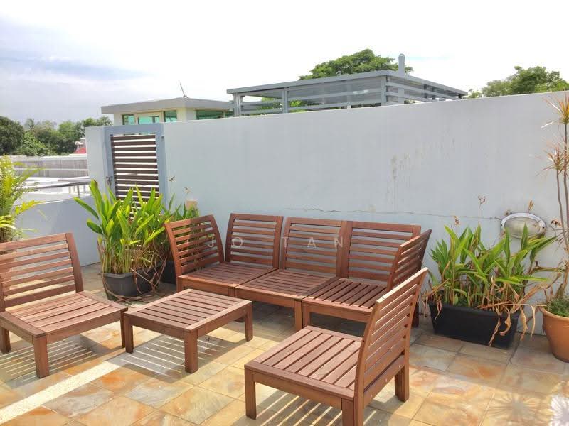 Emily Residence, 3 Mount Emily Road, Orchard / River Valley, 1 Bedroom, 1,100 sqft, Apartment For Rent, by JO Tan, 19370290 - Private Rooftop Terrace - PropertyGuru.com.sg