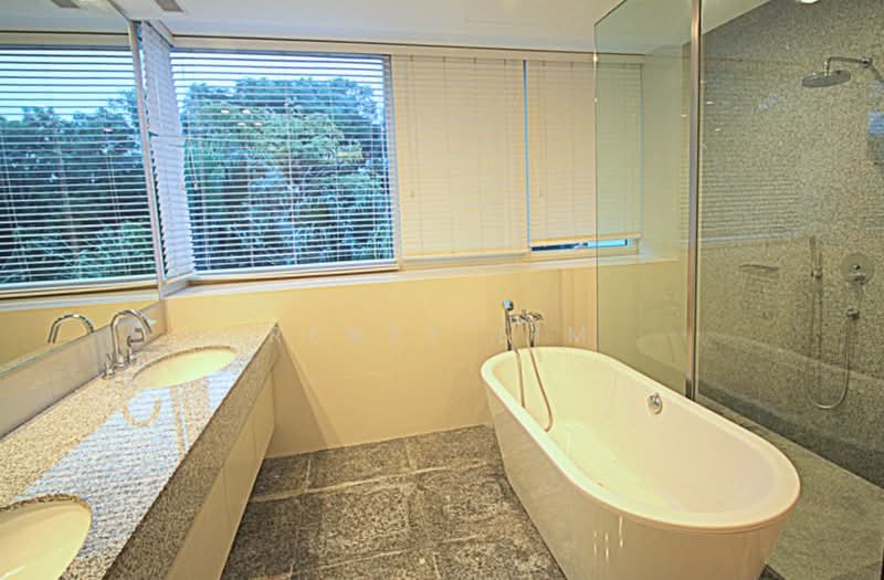 Grange Residences, 91 Grange Road, 4 Bedrooms, 2,670 sqft, Condominium For Rent, by Renee Lim, 19379779 - Master Bathroom - PropertyGuru.com.sg