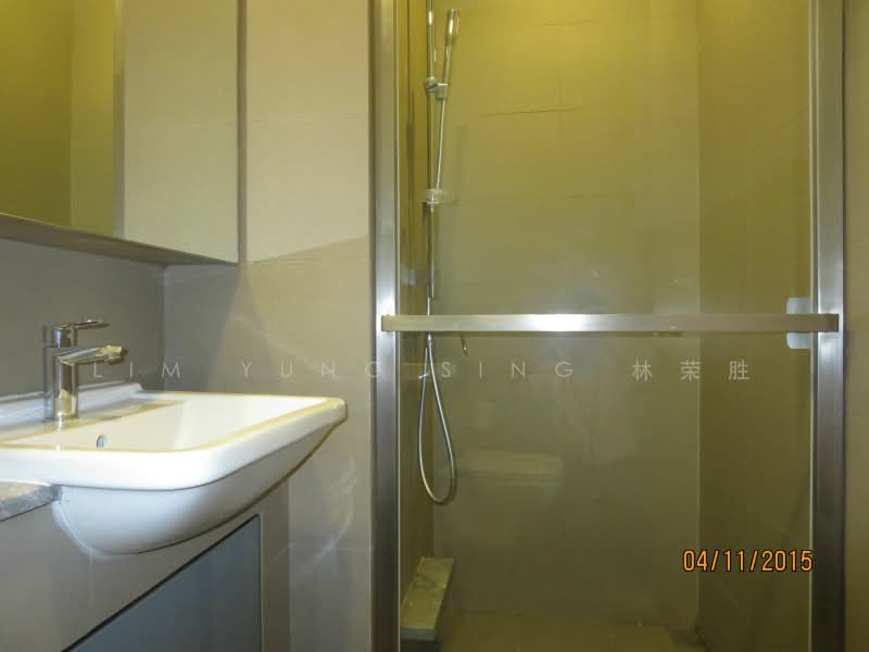 Skyline Residences, 610 Telok Blangah Road, 2 Bedrooms, 829 sqft, Condominium For Rent, by Robert  Lim Yung  Sing     林榮燊, 19397387 - Common Bathroom - PropertyGuru.com.sg