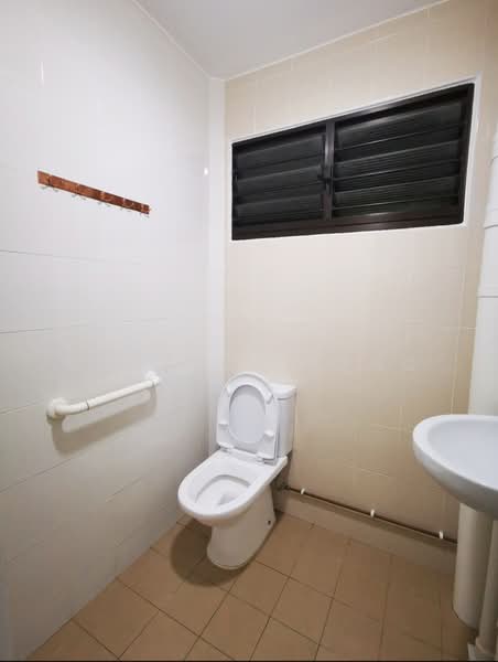 421 Bukit Batok West Avenue 2, 421 Bukit Batok West Avenue 2, 2 Bedrooms, 731 sqft, HDB Flat For Rent, by Vanessa Yong, 19407501 - PropertyGuru.com.sg