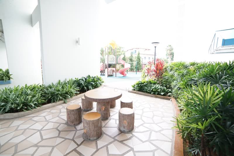 Fernwood Towers, 26 Fernwood Terrace, 2 Bedrooms, 807 sqft, Condominium For Rent, by Chris Cheong, 19444722 - Playground area  - PropertyGuru.com.sg