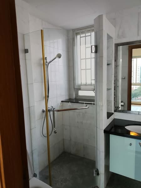Goldenhill Park Condo, 60 Mei Hwan Drive, 3 Bedrooms, 1,313 sqft, Condominium For Rent, by Linda Lin, 19459861 - Master bedroom Toilet - PropertyGuru.com.sg
