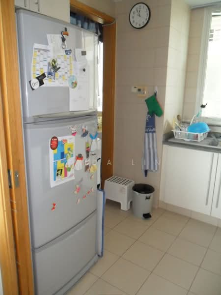 Goldenhill Park Condo, 60 Mei Hwan Drive, 3 Bedrooms, 1,313 sqft, Condominium For Rent, by Linda Lin, 19459861 - Refrigerator - PropertyGuru.com.sg