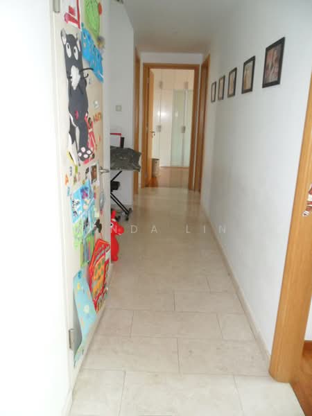 Goldenhill Park Condo, 60 Mei Hwan Drive, 3 Bedrooms, 1,313 sqft, Condominium For Rent, by Linda Lin, 19459861 - Passage way - PropertyGuru.com.sg