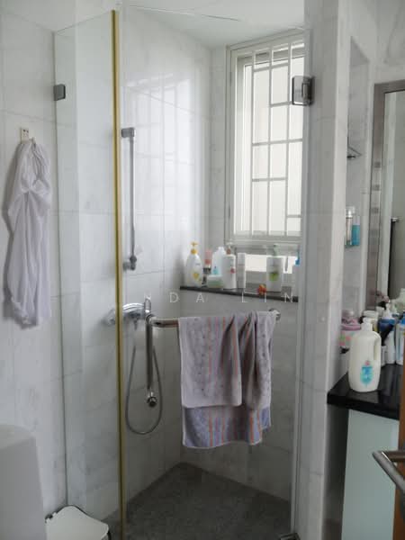 Goldenhill Park Condo, 60 Mei Hwan Drive, 3 Bedrooms, 1,313 sqft, Condominium For Rent, by Linda Lin, 19459861 - Master bedroom toilet shower stall - PropertyGuru.com.sg