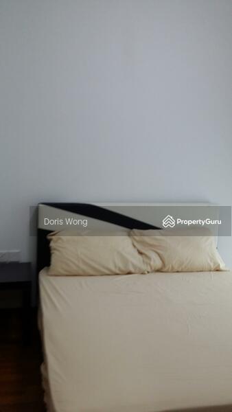 Queen size good quality bed n linen