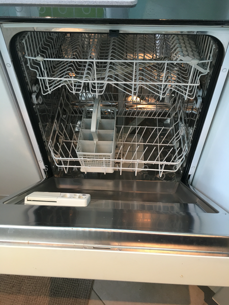 Robertson 100, 100 Robertson Quay, 2 Bedrooms, 883 sqft, Apartment For Rent, by Sharon Ong 王惠芳, 19492053 - Dish Washer - PropertyGuru.com.sg