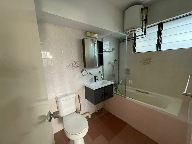 Braddell View, 10 Braddell Hill, 3 Bedrooms, 1,432 sqft, Apartment For Rent, by Alexis Tan, 19496766 - Master bath - PropertyGuru.com.sg