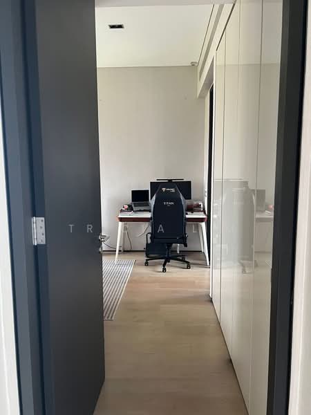 OUE Twin Peaks Condominium For Sale at S$ 4,000,000 | PropertyGuru Singapore