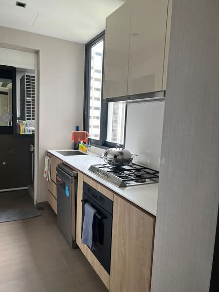 OUE Twin Peaks Condominium For Sale at S$ 4,000,000 | PropertyGuru Singapore