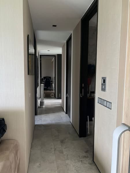 OUE Twin Peaks Condominium For Sale at S$ 4,000,000 | PropertyGuru Singapore