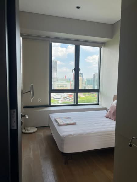 OUE Twin Peaks Condominium For Sale at S$ 4,000,000 | PropertyGuru Singapore