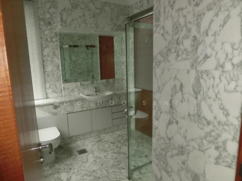 Connecting Bath for Room 3