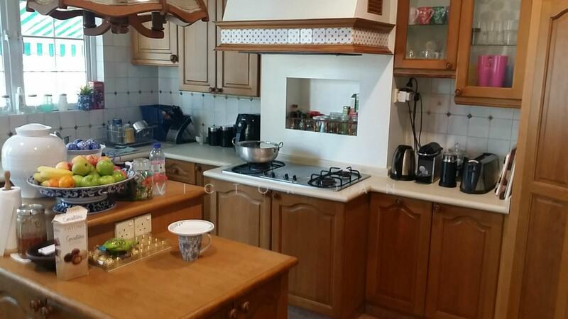 Nicely fitted kitchen