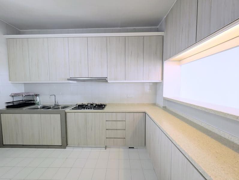 Ridgewood Condominium, 3 Ridgewood Close, Tanglin / Holland / Bukit Timah, 3 Bedrooms, 1,744 sqft, Condominium For Rent, by Ray Lee, 19528257 - PropertyGuru.com.sg